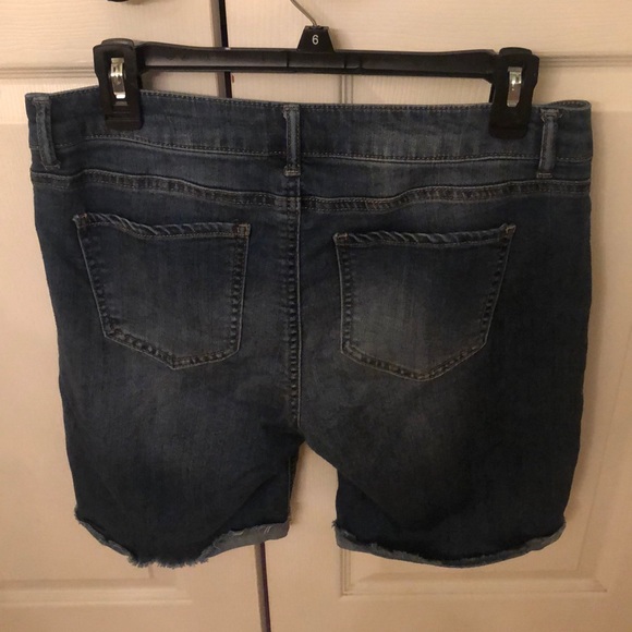 Bermuda Jean Shorts - Picture 3 of 3